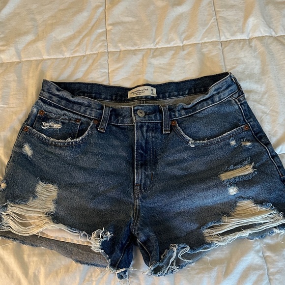 Abercrombie & Fitch Pants - Abercrombie boyfriend mid rise denim jean shorts - women’s size 6